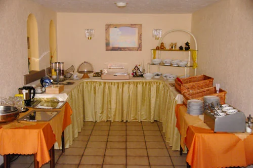 Frühstücksraum mit Buffet