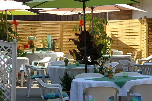 Biergarten bei Tag