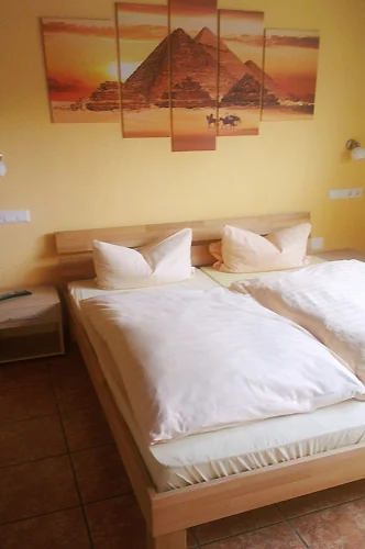 Doppelzimmer mit Wandbild